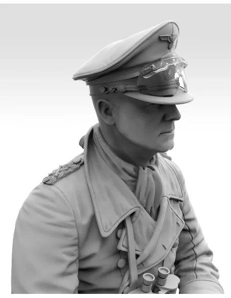 Erwin Rommel with tripod telescope, 1/35 - Royal Model RM820