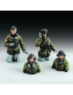 German tank crew in winter dress - WWII, 1/35 - Royal Model RM829
