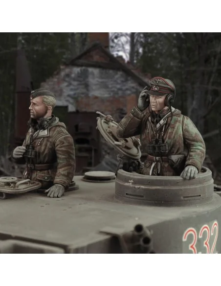 German tank crew in winter dress - WWII, 1/35 - Royal Model RM829