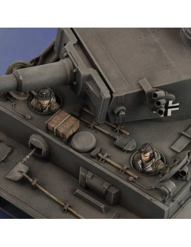 [NO_DESC] German tank crew in winter dress - WWII, 1/35 - Royal Mod...