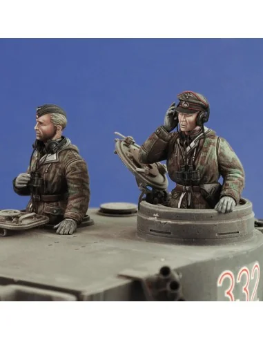 German tank crew in winter dress - WWII, 1/35 - Royal Model RM829