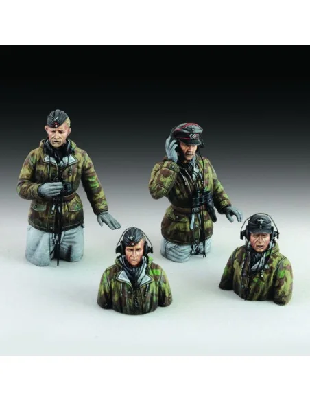 German tank crew in winter dress - WWII, 1/72 - Royal Model RM831