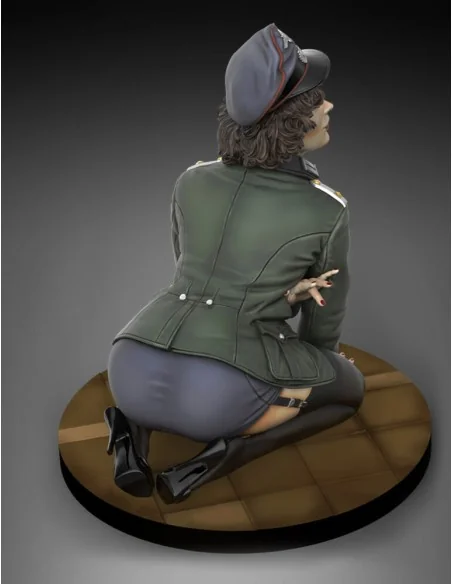 German Officer 'Pin-Up', 1/35 - Royal Model RM842