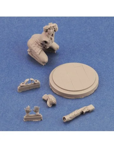 German Officer 'Pin-Up', 1/35 - Royal Model RM842