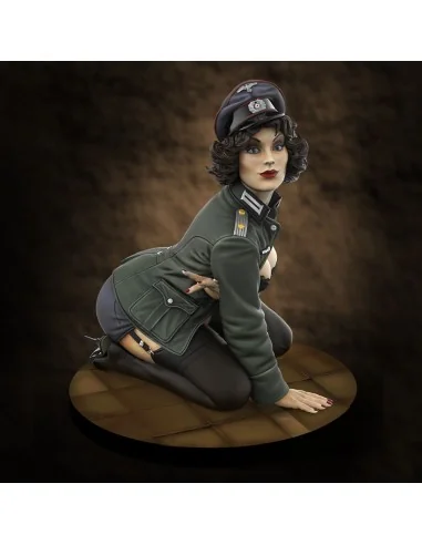 German Officer 'Pin-Up' (75mm) - Royal Model RM847