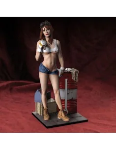 Garage girl, 1/35 - Royal Model RM856