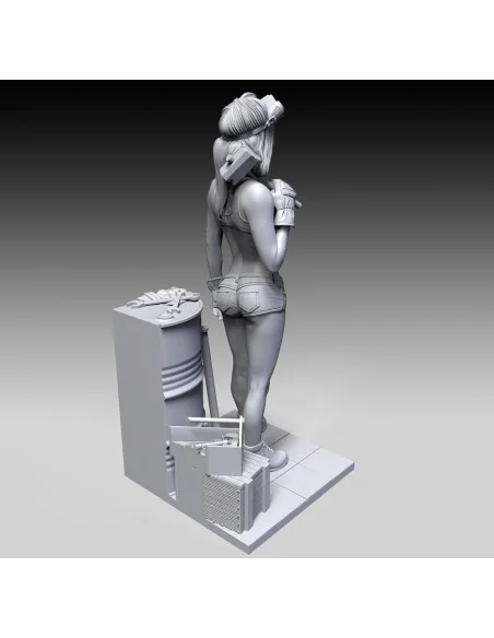 Garage girl, 1/35 - Royal Model RM856