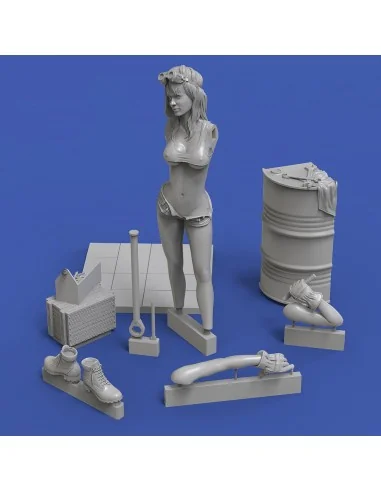 Garage girl, 1/35 - Royal Model RM856