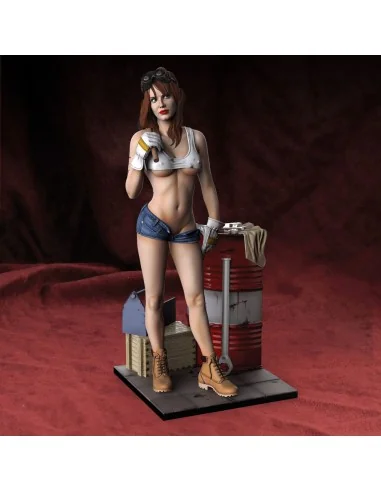 Garage girl (75mm) - Royal Model RM858