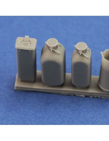 [NO_DESC] German field kitchen accessories, 1/35 - Royal Model RM875