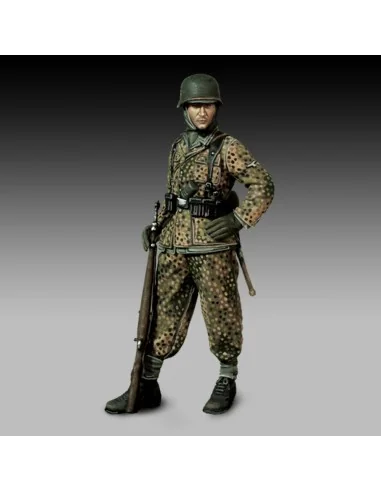 [NO_DESC] German soldier with rifle, 1/72 - Royal Model RM918