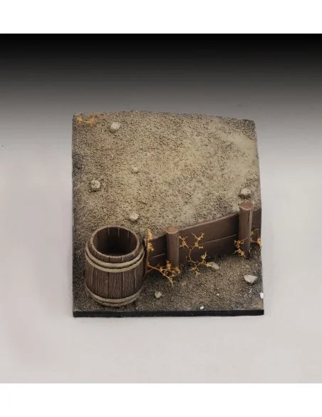 Base with bucket and wooden wall, 1/32 - Royal Model RM920