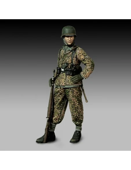 [NO_DESC] German soldier with rifle, 1/48 - Royal Model RM922