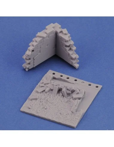 Base with ruined wall 'cm4x4' No.10, 1/35 - Royal Model RM941