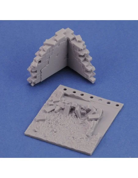 Base with ruined wall 'cm4x4' No.10, 1/35 - Royal Model RM941