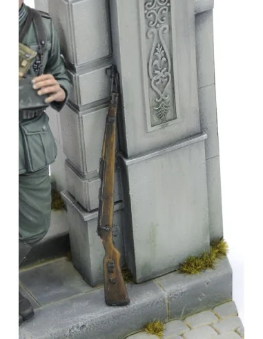 German soldier eating - WWII (75 mm) - Royal Model RM958