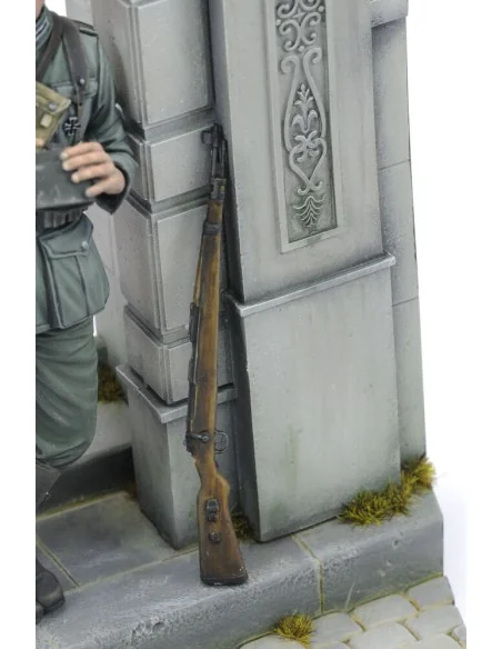 German soldier eating - WWII (75 mm) - Royal Model RM958