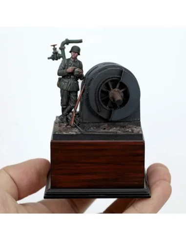 German infantry soldier eating - WWII, 1/35 - Royal Model RM972