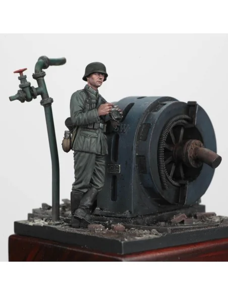 [NO_DESC] German infantry soldier eating - WWII, 1/35 - Royal Model...