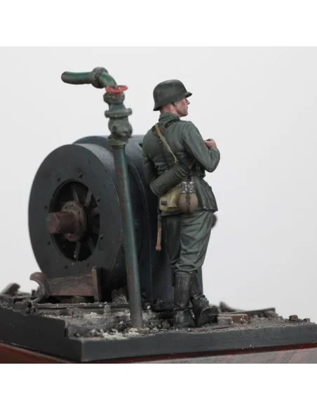 German infantry soldier eating - WWII, 1/35 - Royal Model RM972