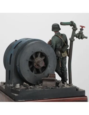 German infantry soldier eating - WWII, 1/35 - Royal Model RM972