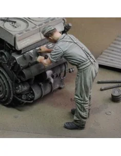 German soldier at work - WWII, 1/72 - Royal Model RM974