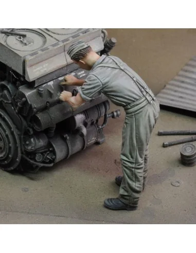 [NO_DESC] German soldier at work - WWII, 1/72 - Royal Model RM974