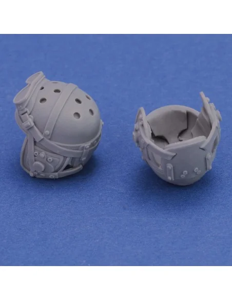[NO_DESC] U.S. tanker helmets WWII - 2 pcs., 1/16 - Royal Model RM987
