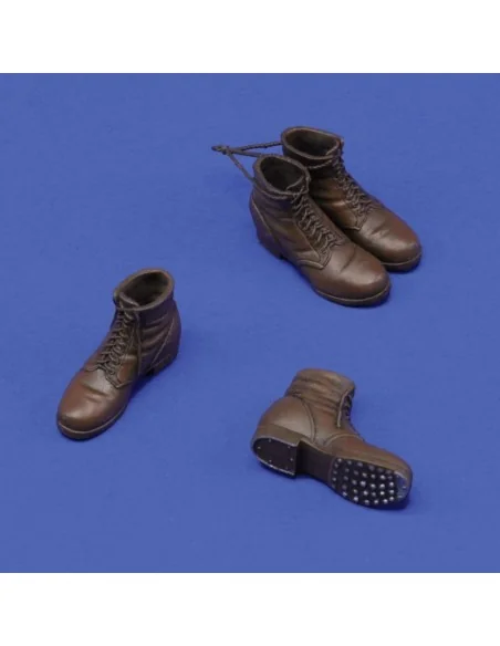 [NO_DESC] German infantry boots - WWII, 1/16 - Royal Model RM1016