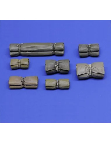 [NO_DESC] Tentpacks and bedrolls part 1, 1/16 - Royal Model RM1017