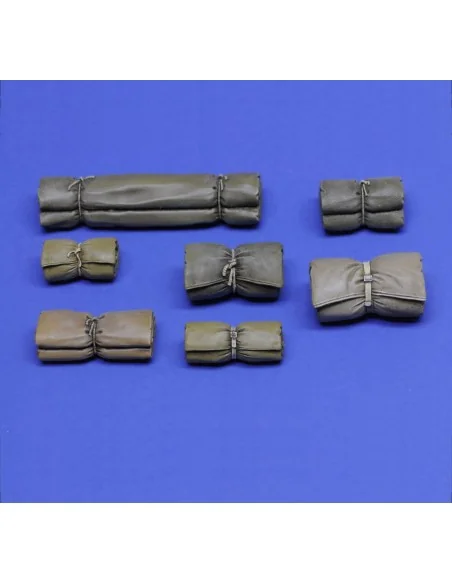 Tentpacks and bedrolls part 1, 1/16 - Royal Model RM1017
