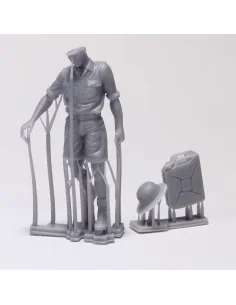 German DAK soldier holding jerrycan 3D printed, 1/35 - Royal Model ... 2