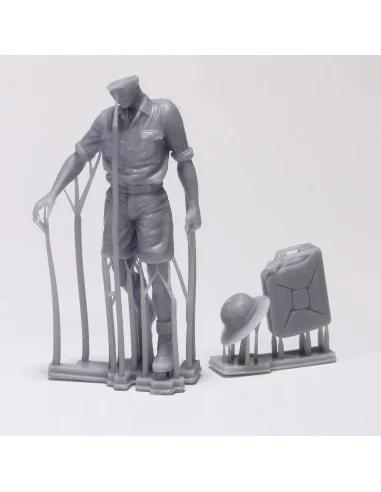 German DAK soldier holding jerrycan 3D printed, 1/35 - Royal Model ...