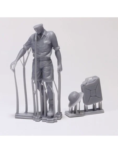 German DAK soldier holding jerrycan 3D printed, 1/35 - Royal Model ...