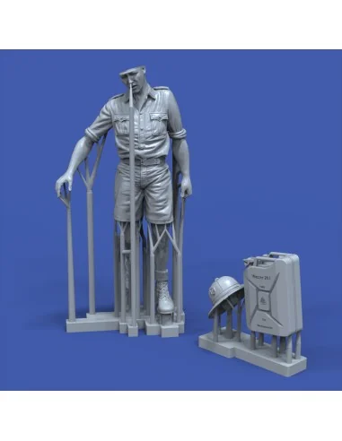 German DAK soldier holding jerrycan 3D printed, 1/35 - Royal Model ...