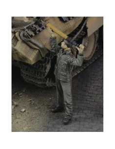 German soldier loading ammo, 1/35 - Royal Model RM1120