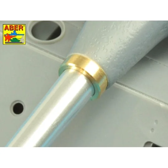 10,5cm KwK L/70 barrel with double baffle muzzle brake for German P...