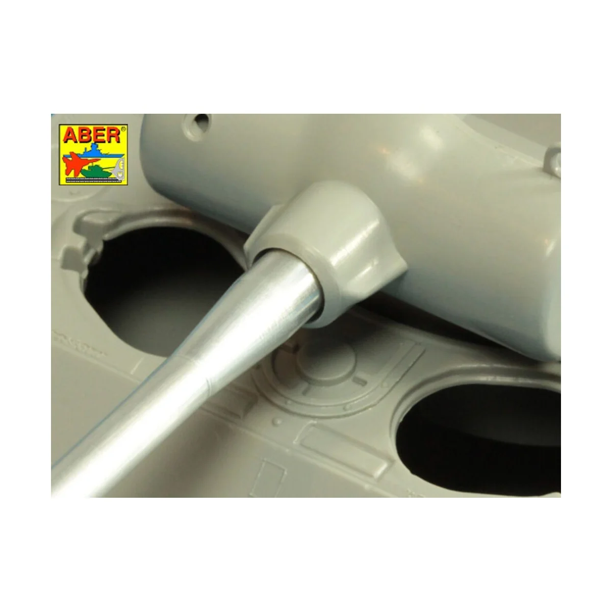 U.S 90 mm M3 barrel with thread protector for tank destroyer M36B1 ...