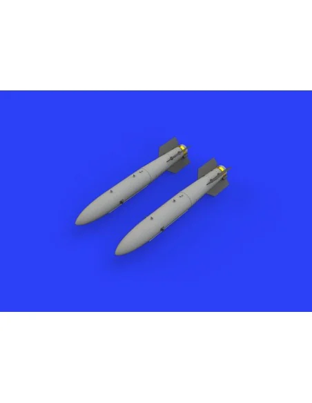 B43-0 Nuclear Weapon w/SC43-4/-7 tail assembly, 1/48 - Eduard Acces...