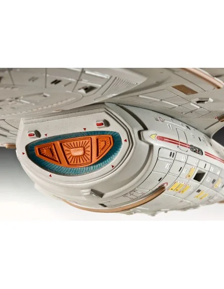[NO_DESC] U.S.S. Voyager, 1/670 - Revell 04992