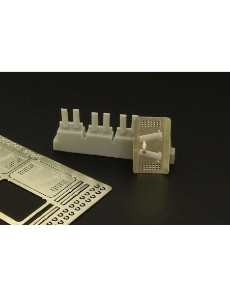 [NO_DESC] Ukraine police shield (4pcs), 1/72 - Hauler HLH72045