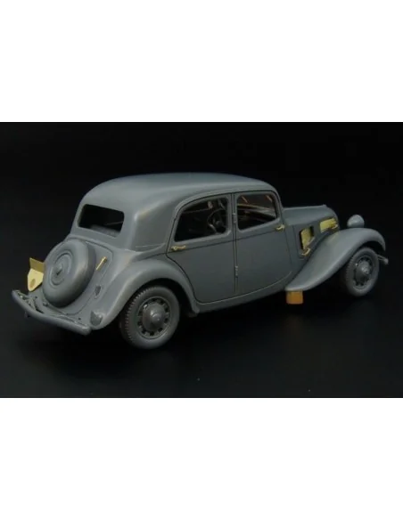 CITROEN 11CV, 1/48 - Hauler HLX48038