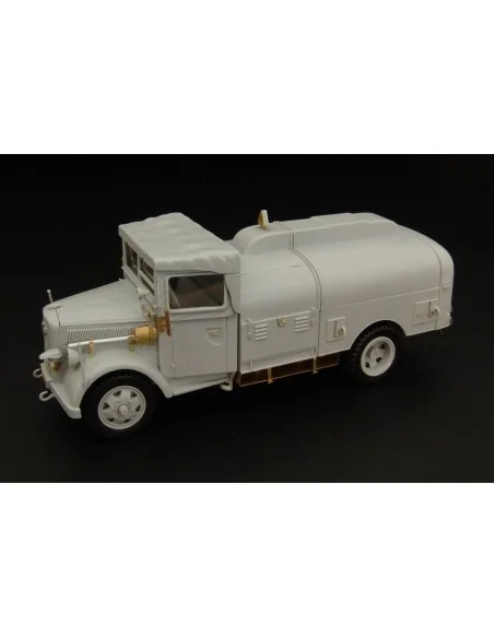 Opel Blitz Tankwagen, 1/48 - Hauler HLX48308