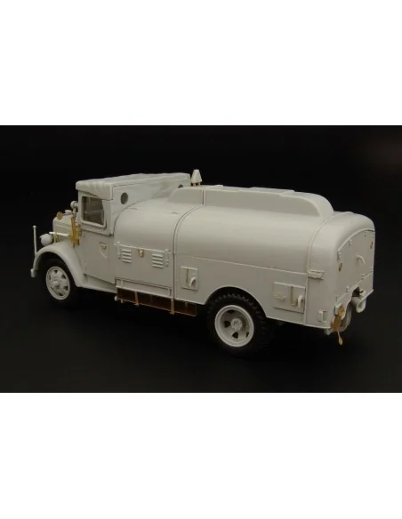 Opel Blitz Tankwagen, 1/48 - Hauler HLX48308