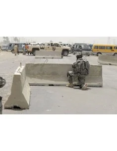 Modern concrete road barriers, 1/48 - Hauler HLF48009 2