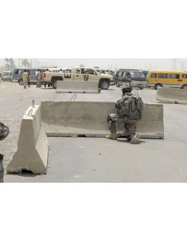 [NO_DESC] Modern concrete road barriers, 1/48 - Hauler HLF48009