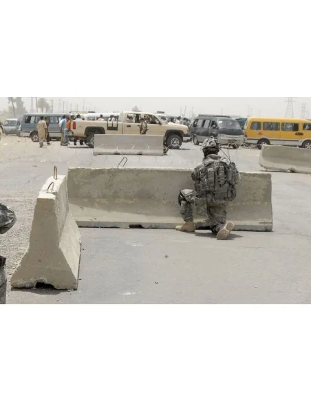 Modern concrete road barriers, 1/48 - Hauler HLF48009