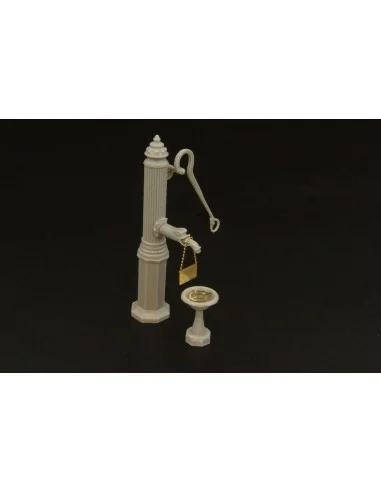 City water pump, 1/48 - Hauler HLF48013