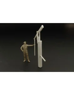 Rustic style water pump, 1/48 - Hauler HLF48014