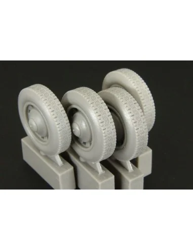 Citroen 11CV wheels, 1/35 - Hauler HLU35020